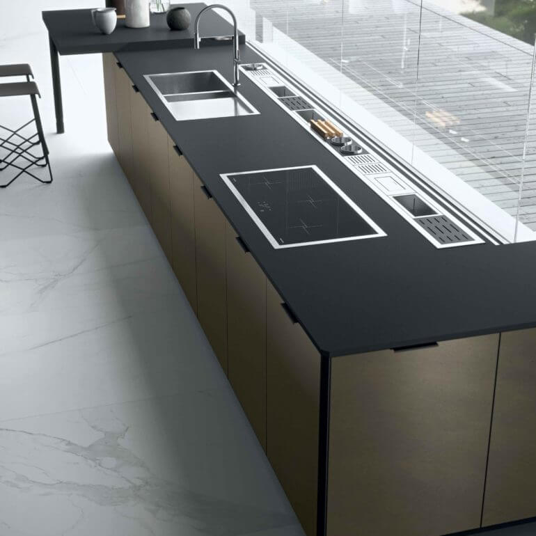 Accessoriare il piano di lavoro con canali attrezzati